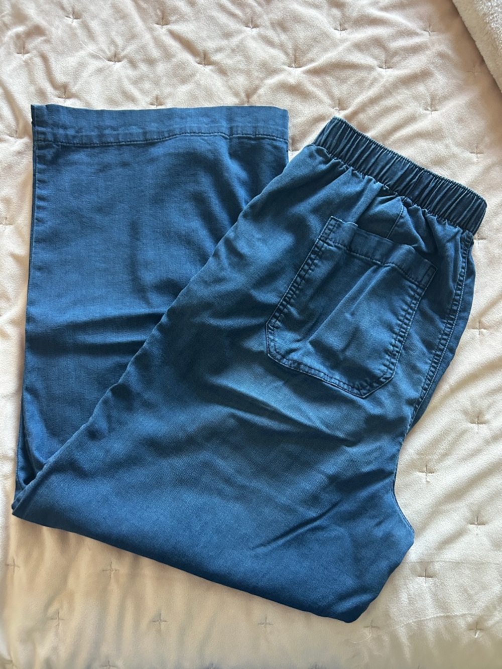 Gloria Vanderbilt Women’s Navy Blue Elastic-Waist Light Denim-like Pants